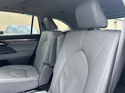 Used 2021 Toyota Highlander Limited AWD/4WD image 24