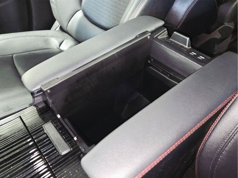 Used 2026 Toyota Sienna XSE FWD image 33