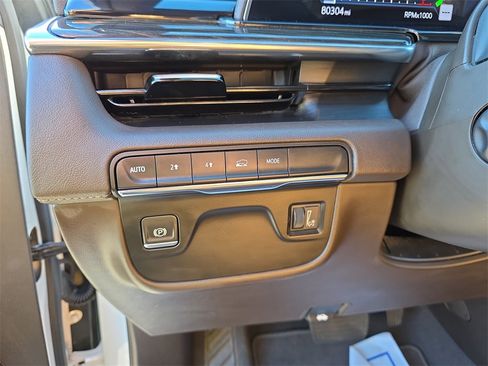 Used 2022 Cadillac Escalade Premium Luxury w/ LPO, Radiant Package image 22