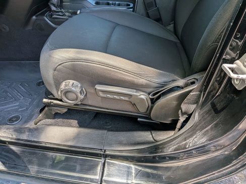 Used 2020 Jeep Wrangler Unlimited Sahara AWD/4WD image 15