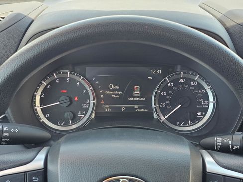 Used 2023 Toyota Highlander L image 21