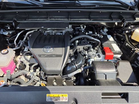 Used 2025 Toyota Highlander XLE FWD image 32