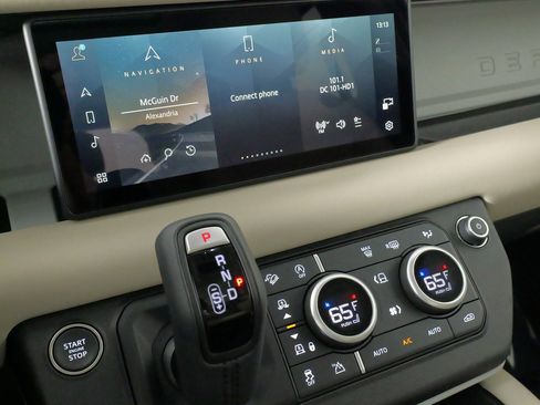 Used 2024 Land Rover Defender 110 S image 73