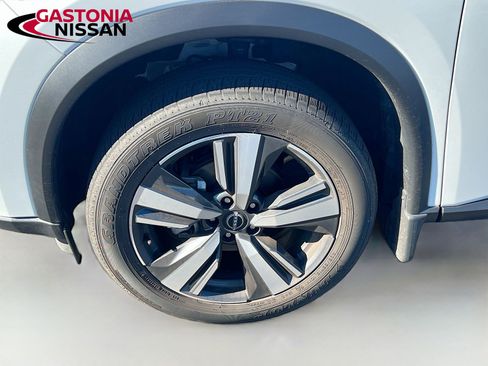 Used 2024 Nissan Rogue SL w/ SL Premium Package image 39