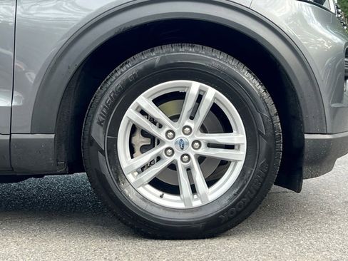 Used 2023 Ford Explorer XLT image 5