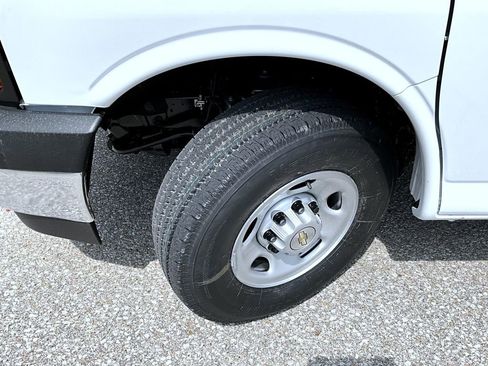New 2026 Chevrolet Express 3500 Extended RWD image 23