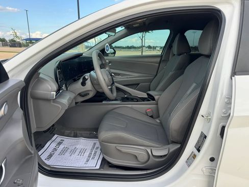 Used 2024 Hyundai Elantra SEL FWD image 16