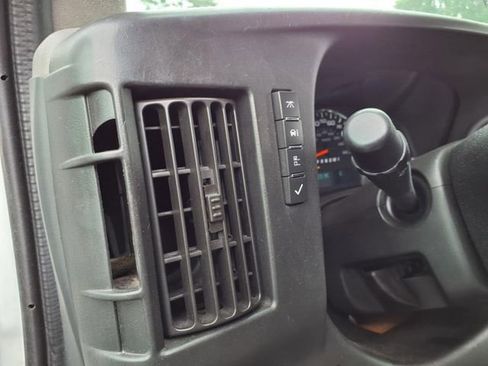 Used 2015 Chevrolet Express 2500 RWD image 12