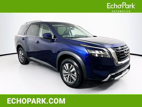Used 2025 Nissan Pathfinder SL image 1