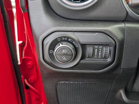 Used 2020 Jeep Gladiator Overland image 19