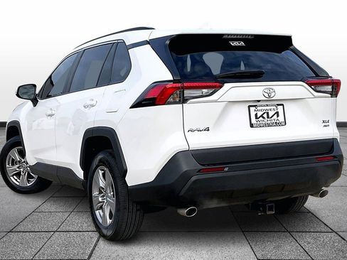 Used 2022 Toyota RAV4 XLE image 12
