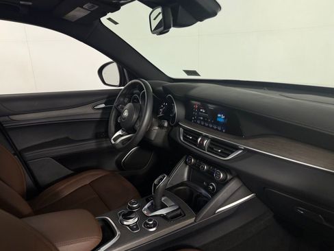 Used 2023 Alfa Romeo Stelvio Ti AWD/4WD image 37