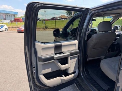Used 2017 Ford F150 XLT w/ Heavy-Duty Payload Package AWD/4WD image 19