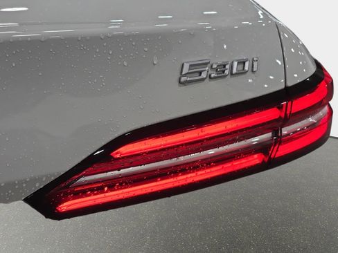 Certified 2024 BMW 530i RWD image 29