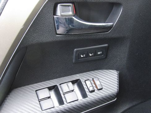 Used 2015 Toyota RAV4 Limited w/ Technology Package image 33