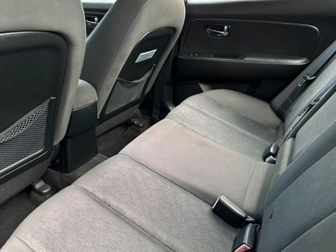 Used 2010 Hyundai Elantra SE FWD image 12