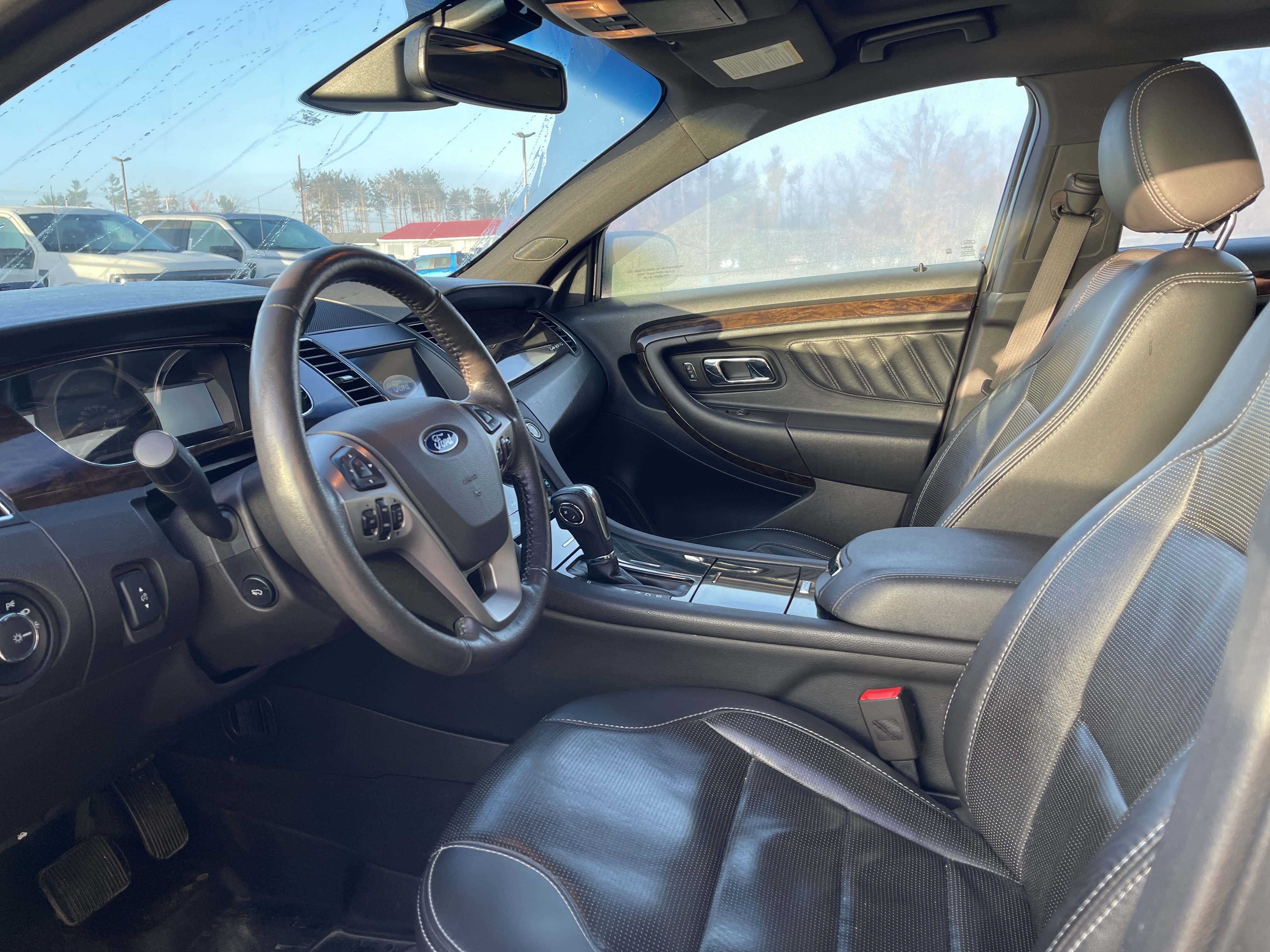 Used 2019 Ford Taurus Limited AWD/4WD image 10