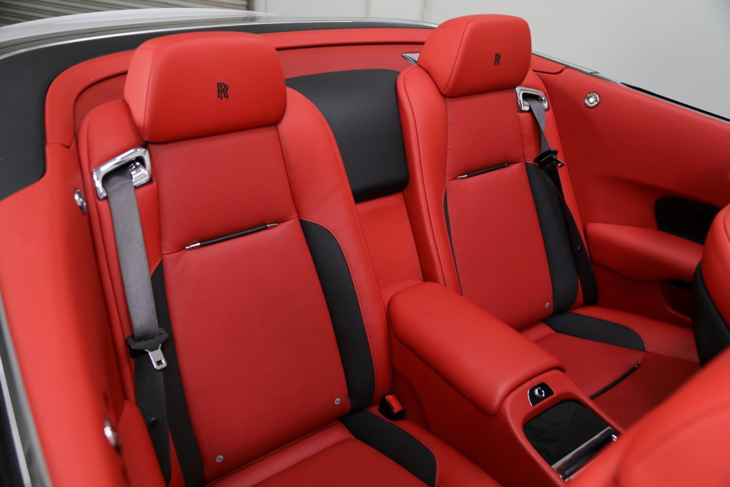 Used 2018 Rolls-Royce Dawn RWD image 41