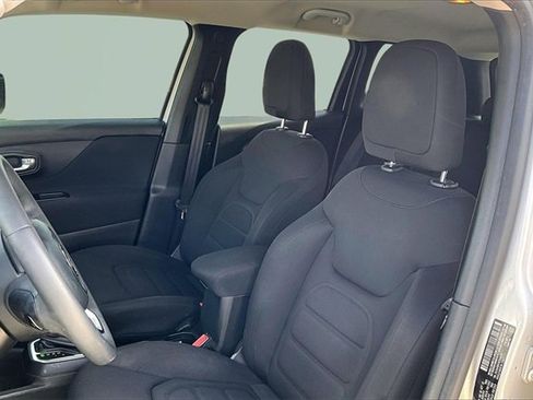 Used 2019 Jeep Renegade Latitude image 26