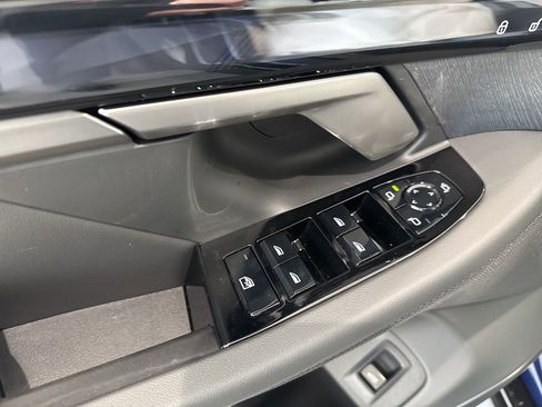 New 2026 BMW 550e xDrive image 40