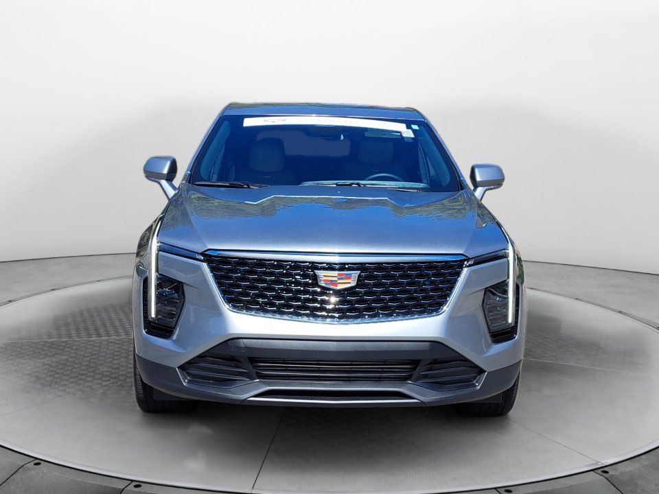 Certified 2024 Cadillac XT4 Luxury w/ Cold Weather Package FWD image 2
