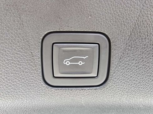 Used 2024 Chevrolet Tahoe Z71 w/ Z71 Off-Road Package AWD/4WD image 14