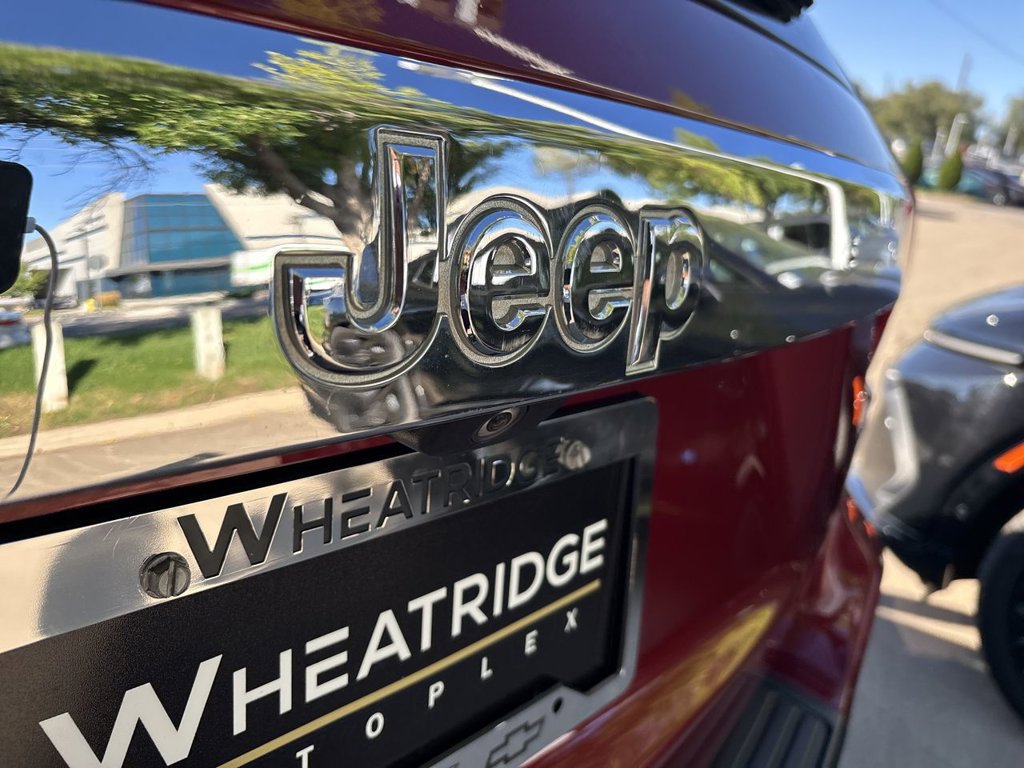 Used 2012 Jeep Grand Cherokee Laredo AWD/4WD image 36