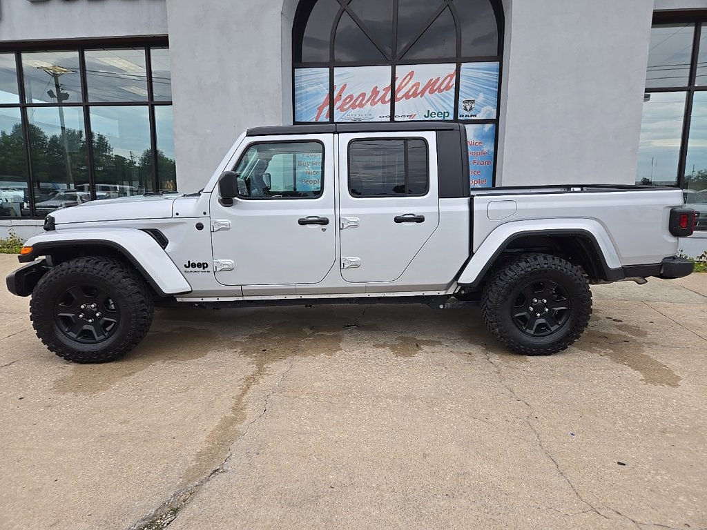 Used 2023 Jeep Gladiator Sport AWD/4WD image 6