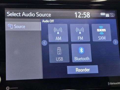 Used 2022 Toyota Corolla Cross XLE image 5