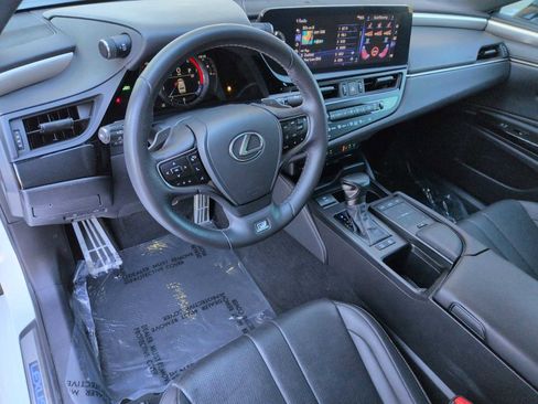 Used 2022 Lexus ES 300h F Sport w/ Accessory Package image 2