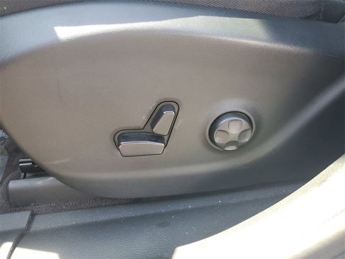 Used 2019 Jeep Cherokee Limited image 21