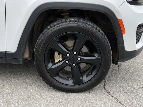 Used 2023 Jeep Grand Cherokee Altitude image 31