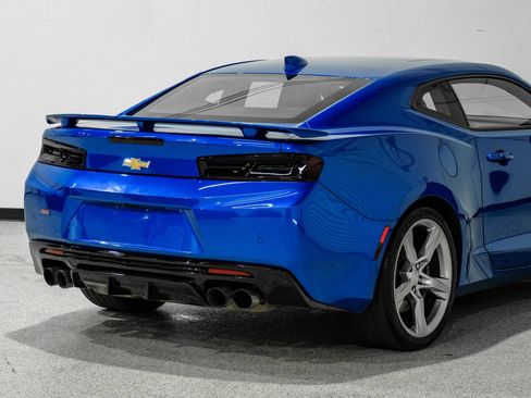 Used 2018 Chevrolet Camaro SS RWD image 14