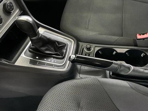 Used 2016 Volkswagen Golf S FWD image 18