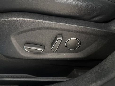 Used 2019 Ford Edge Titanium FWD image 21