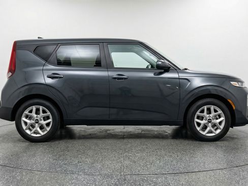 Used 2025 Kia Soul LX w/ LX Technology Package image 11