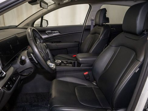 Used 2023 Kia Sportage EX image 9