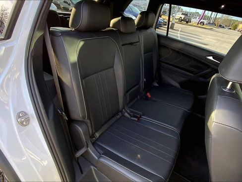 Used 2022 Volkswagen Tiguan SE R-Line image 20
