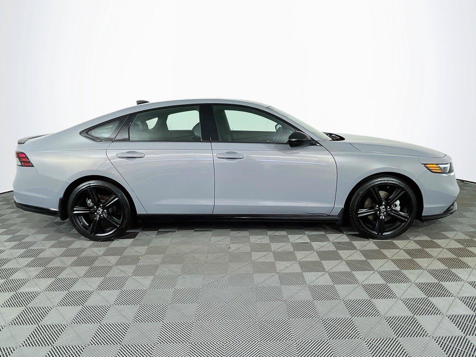 Used 2025 Honda Accord Sport image 12