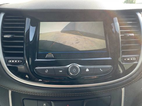 Used 2019 Chevrolet Trax LT w/ LT Convenience Package FWD image 11