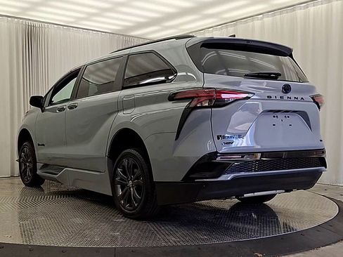 Used 2025 Toyota Sienna XSE w/ XSE Plus Package FWD image 12