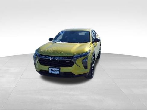 Certified 2024 Chevrolet Trax RS w/ Driver Confidence Package image 3