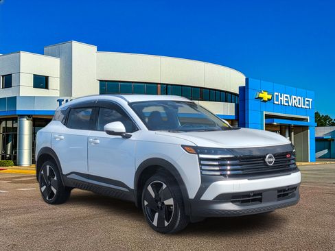 Used 2025 Nissan Kicks SR FWD image 35