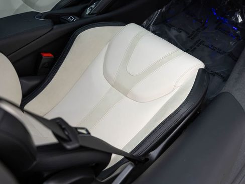 Used 2026 McLaren 750S Spider RWD image 33