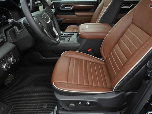 New 2025 GMC Sierra 2500 Denali Ultimate AWD/4WD image 17