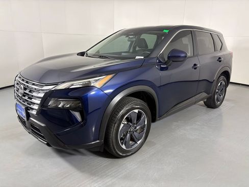 Used 2024 Nissan Rogue SV FWD image 4