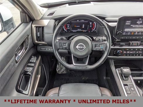 Used 2025 Nissan Pathfinder Platinum w/ Cargo Package image 18