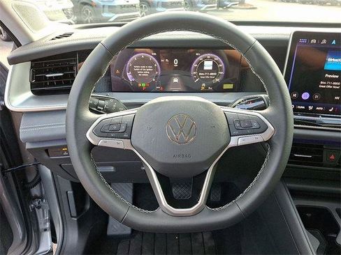 New 2025 Volkswagen Tiguan SE image 16