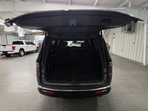 Used 2025 Jeep Wagoneer L Series II w/ 8-pass Seating Package AWD/4WD image 38