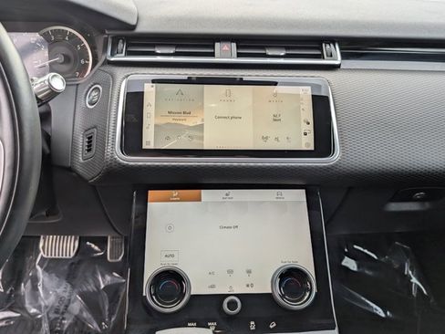 Used 2021 Land Rover Range Rover Velar R-Dynamic S image 12